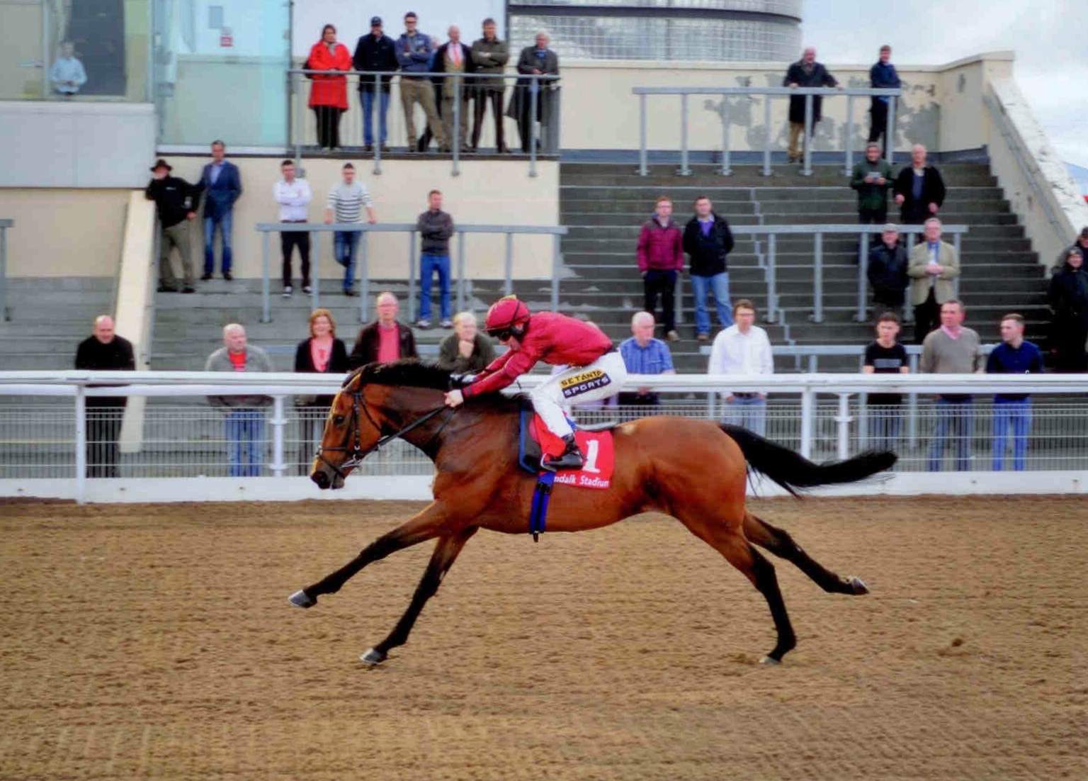 FOG OF WAR lands his first win of 2015 in good style at Dundalk on Friday May 15th